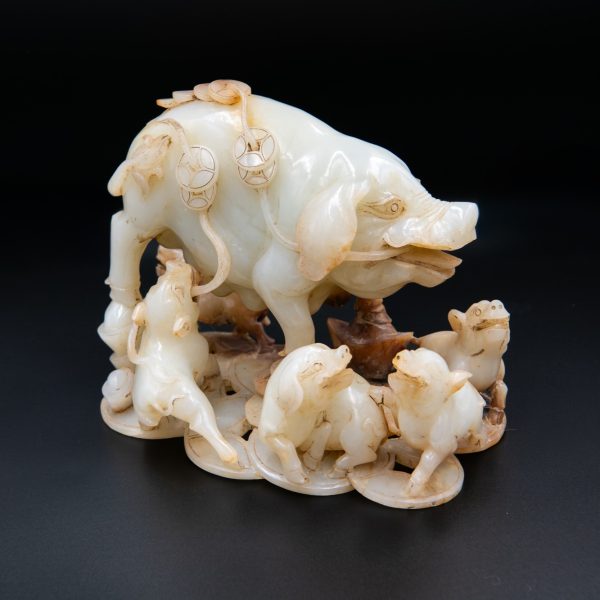 A Middle Qing Dynasty glass bead