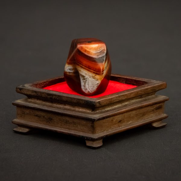 A Middle Qing Dynasty glass bead
